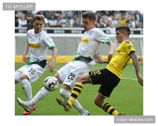 门兴格拉德巴赫2-2战平柏林联，比赛最后十分钟上演反击对攻